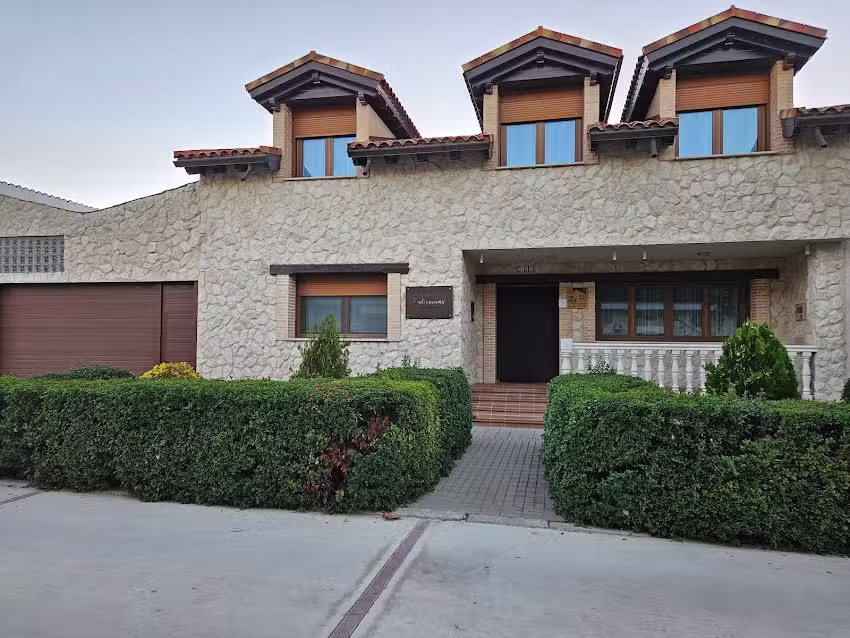 ENTREVI&Ntilde;AS CASA RURAL