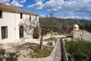 Escola de Natura Can Grau. Casa de col&ograve;nies.