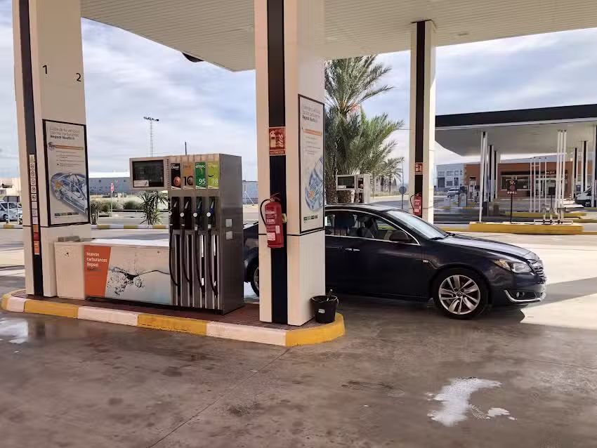 Estaci&oacute;n De Servicio Los Mart&iacute;nez S L