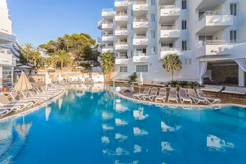 FERGUS Style Cala Blanca Suites