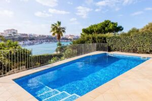 FLOR Villa Marina &ndash; Puerto Mah&oacute;n