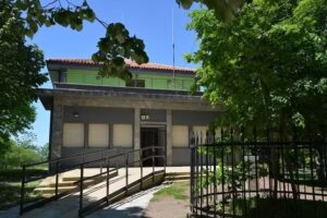 Gerra Zibileko Eibarko Frontearen Interpretazio Zentroa &ndash; Arrateko Aterpetxea &ndash; // Centro de Interpretaci&oacute;n del Frente de la Guerra Civil de Eibar &ndash; Colonia de Arrate