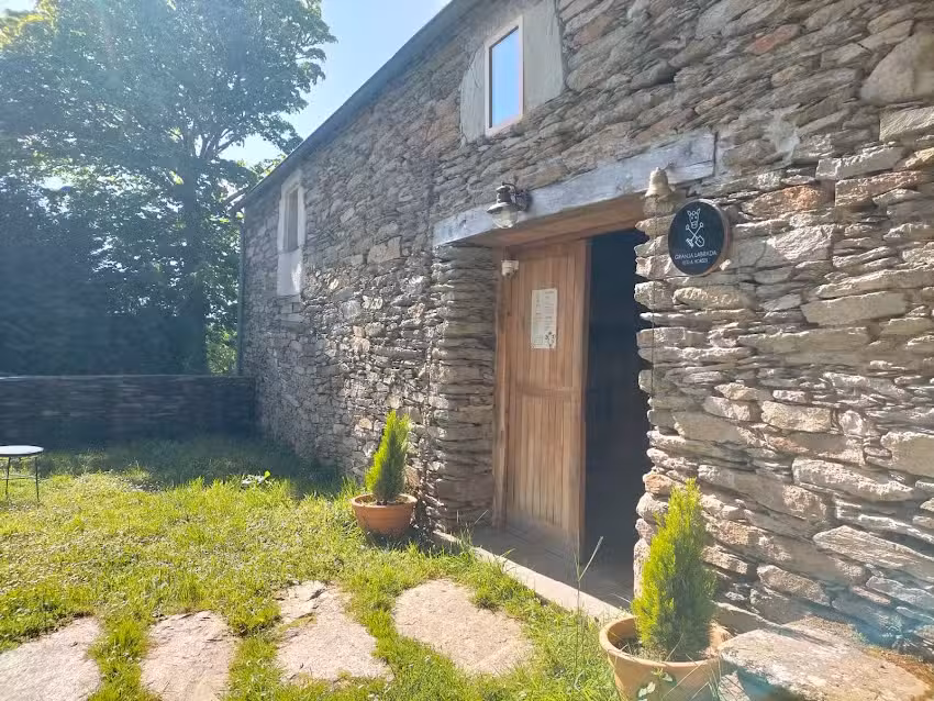 Granja Labrada Bed & Horses