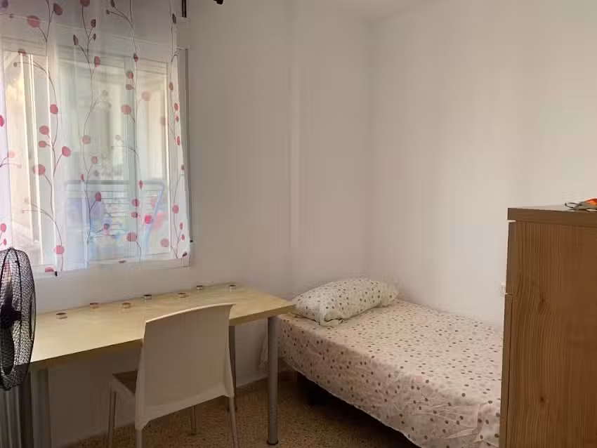 Habitaci&oacute;n con cama individual