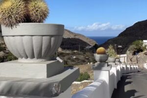 Heaven close to earth Retreat original Finca with huge garden jacuzzi