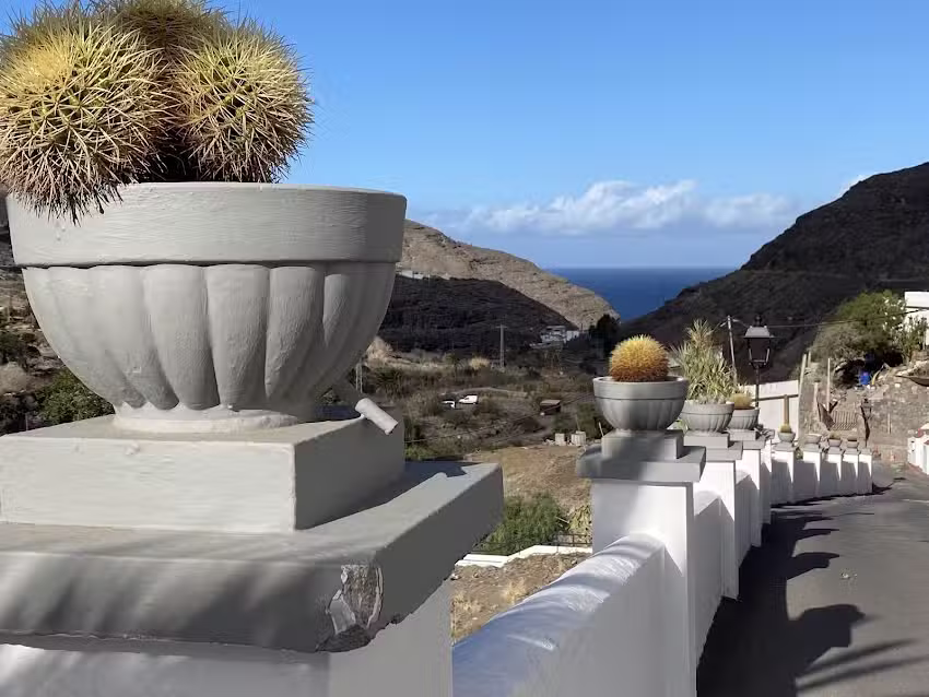 Heaven close to earth Retreat original Finca with huge garden jacuzzi