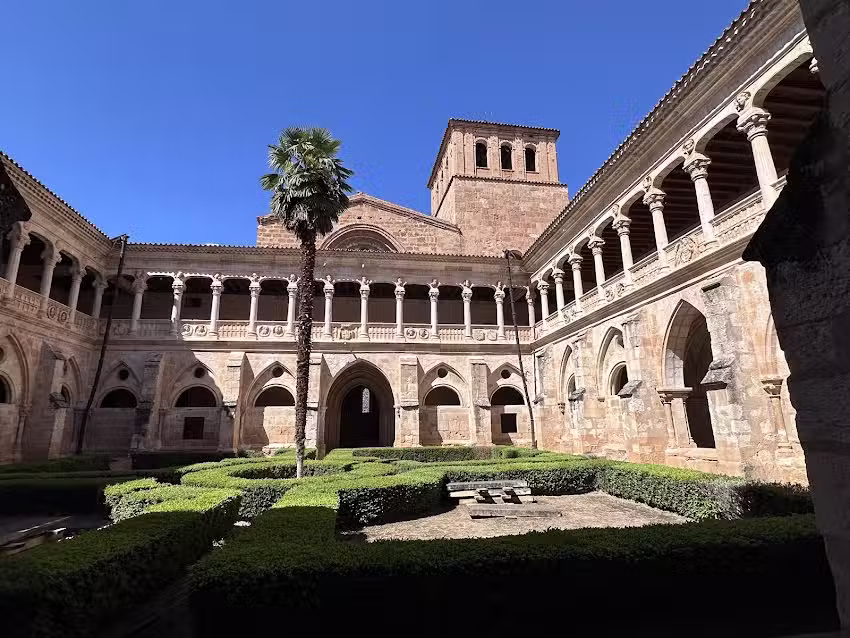 Hospeder&iacute;a Abad&iacute;a Cisterciense Santa Mar&iacute;a de Huerta.
