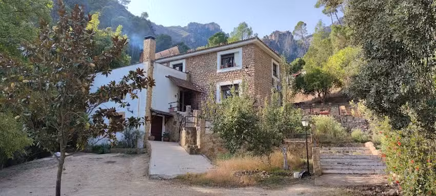 Hospeder&iacute;a Las Ca&ntilde;adillas