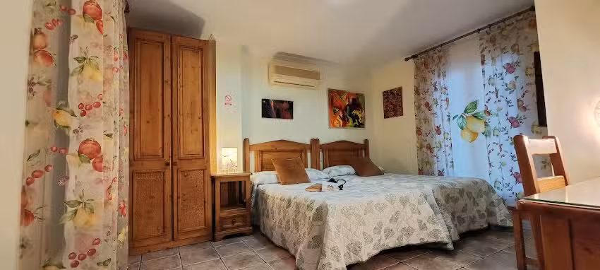 Hospeder&iacute;a Locubin &ndash; Castillo de Locubin