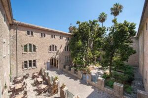 Hospeder&iacute;a Santuario de Lluc