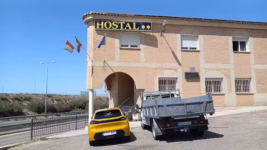 HOSTAL 82