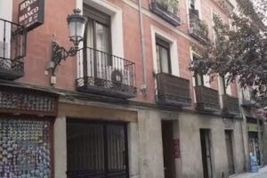 Hostal en Madrid, Bianco