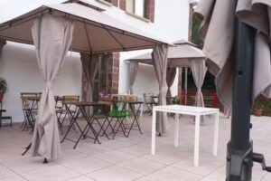 Hostal L&oacute;brega