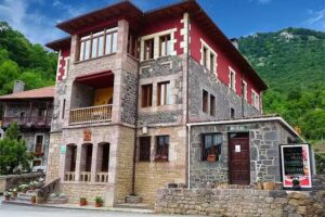 Hostal Pe&ntilde;a Santa