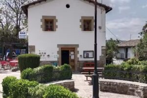 HOSTAL PENSION RESTAURANTE URRI&Eacute;S