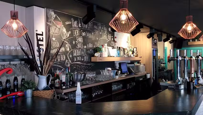 Hostal Plaza &ndash; Restaurante Cafeter&iacute;a