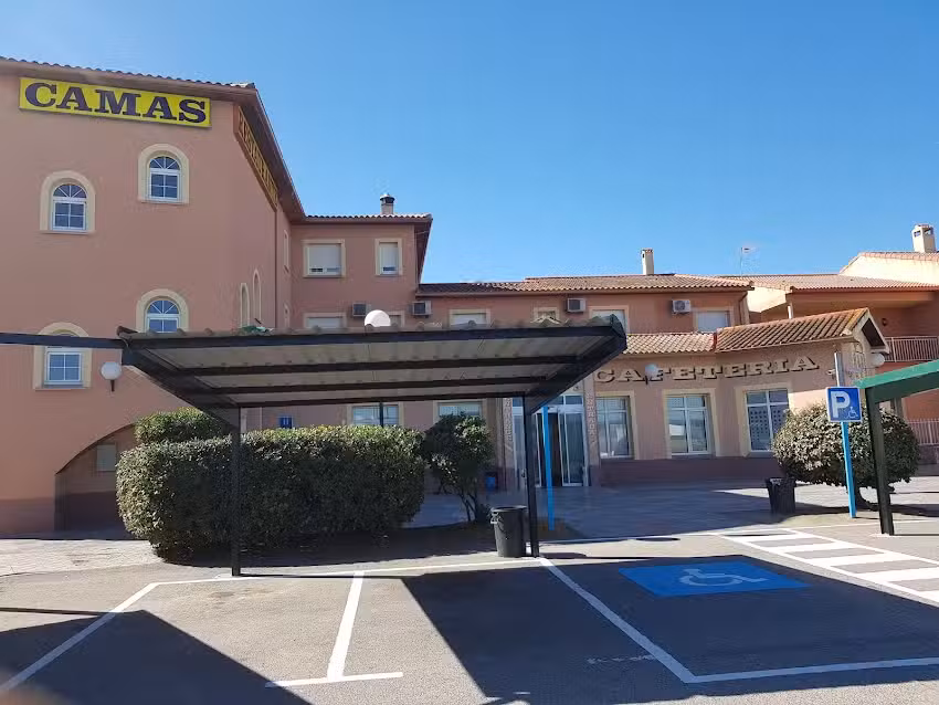 Hostal Restaurante 3 Jotas