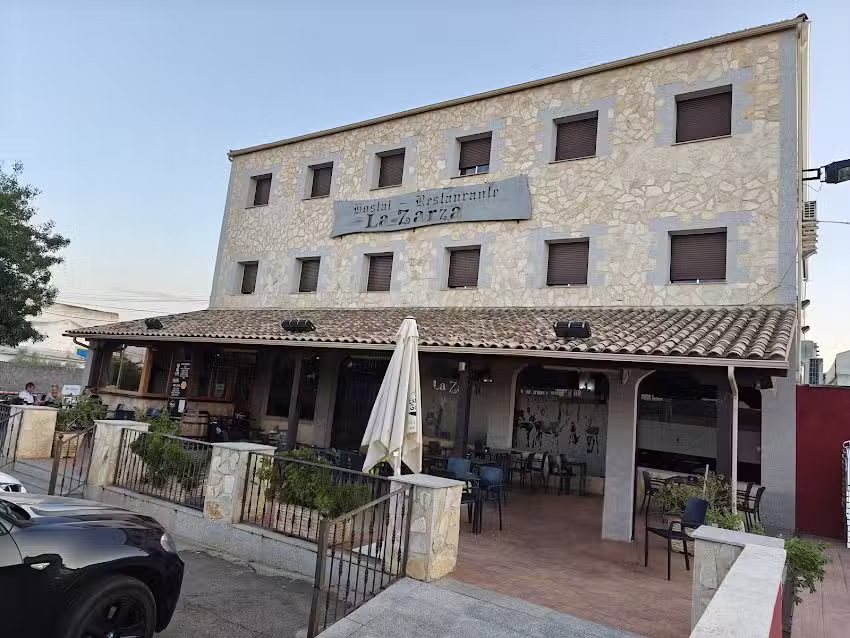 Hostal Restaurante La Zarza
