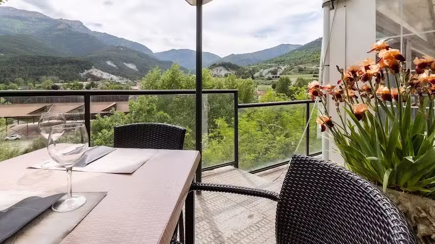 Hostal Restaurante R&iacute;o Ara by Vivere Stays