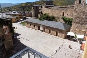 Hostal V&iacute;rgen de la Encina