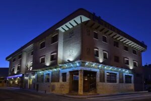 Hostal y Apartamentos El Volante