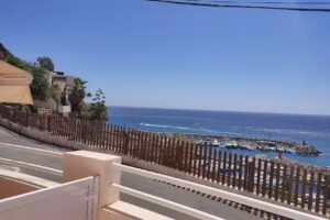 Hostal y Apartamentos -estudios Las Olas