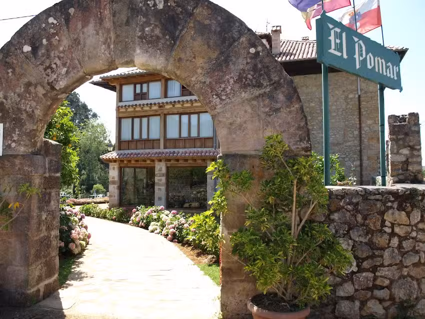 Hoster&iacute;a El Pomar