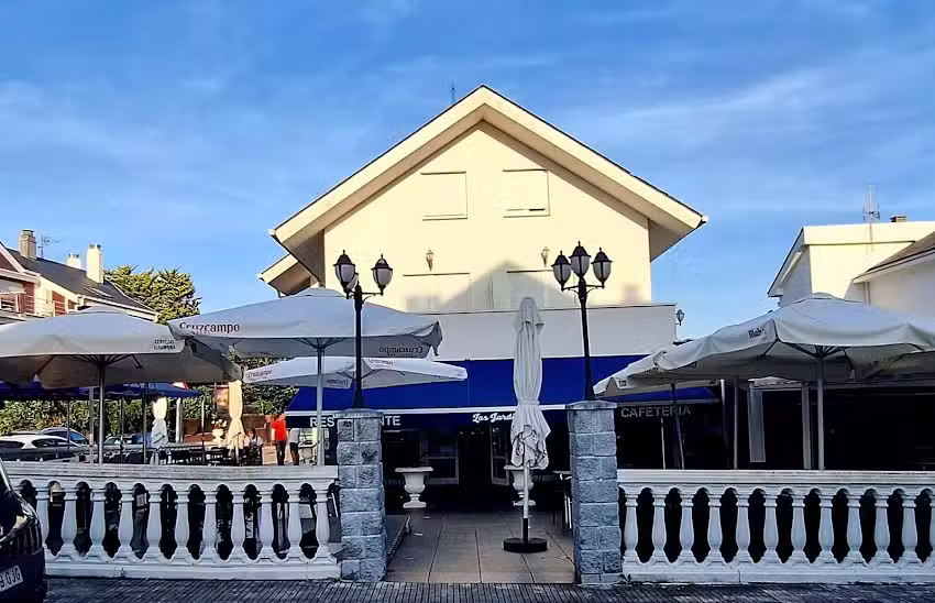 Hoster&iacute;a Los Jardines