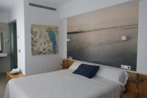 Hotel Albor&aacute;n