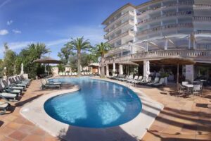 Hotel Apartamentos Cala Santany&iacute;