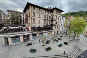 Hotel Arrasate by gaiarooms