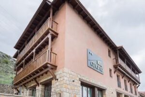 Hotel Atiana (Albarrac&iacute;n)