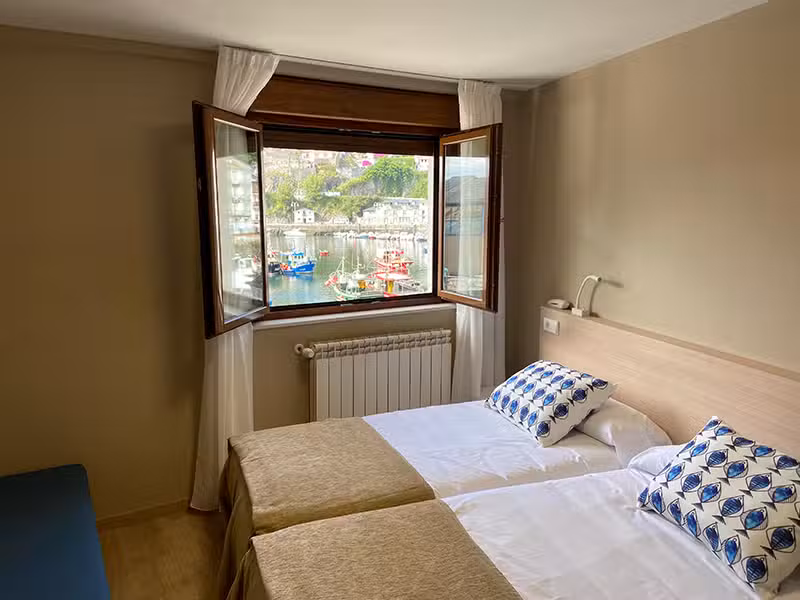 Hotel B&aacute;ltico Luarca 2**