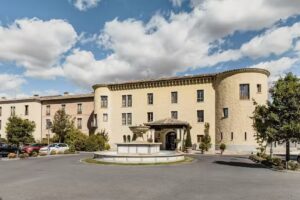 Hotel C&aacute;ndido