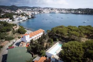 Hotel en Cadaqu&eacute;s &ndash; Llan&eacute; Petit