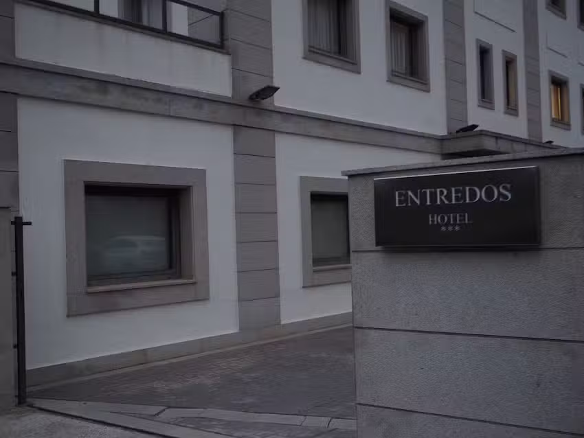 Hotel Entred&oacute;s