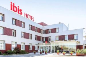 Hotel Ibis Ir&uacute;n