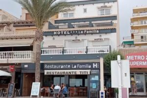 Hotel La Familia Y Restaurante El TiTi