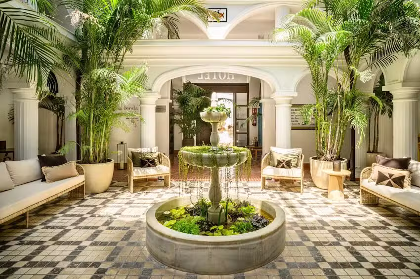 Hotel La Fonda de Benalm&aacute;dena