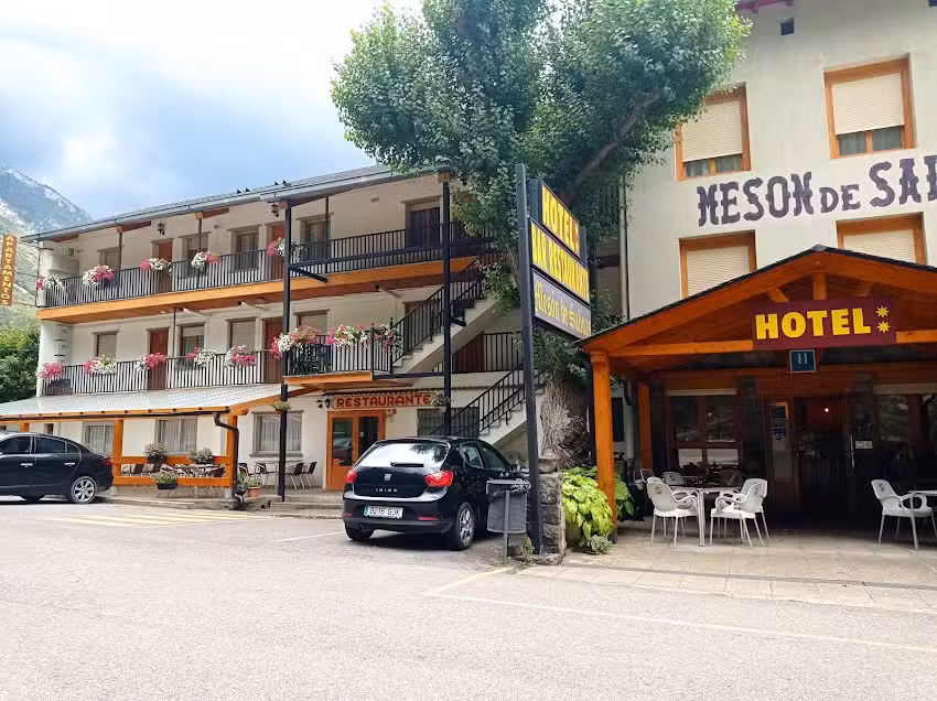 Hotel Mes&oacute;n de Salinas