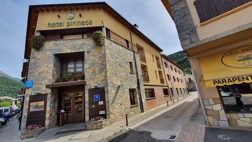 Hotel Pirineos