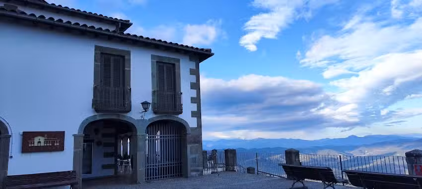 Hotel Restaurant Santuari de la Salut de Sant Feliu de Pallerols