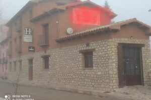 Hotel, restaurante, caf&eacute; bar. R. Martinez