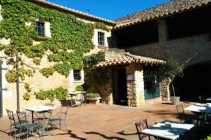 Hotel restaurante Mas pau avinyonet de puigventos-