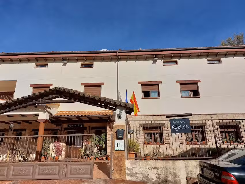 Hotel Rural Restaurante Robles / 3 Encinas