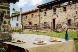 Hotel Rural | Restaurante Vegetariano | Las Encinas en Santa Mar&iacute;a de Redondo