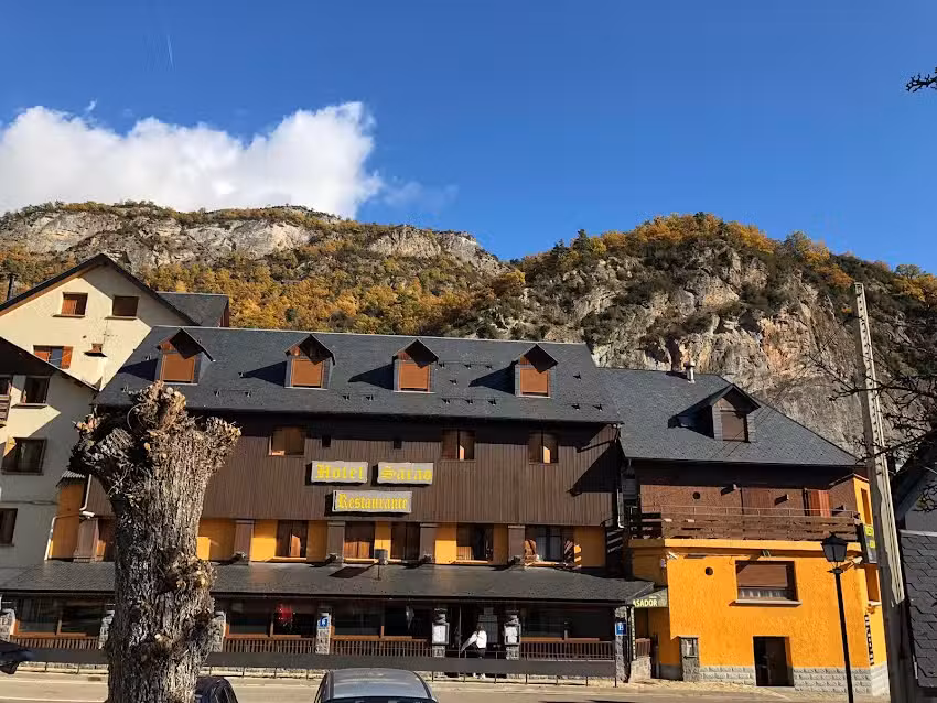 Hotel Sarao | Escarrilla