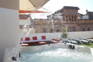 Hotel y Apartamentos Do&ntilde;a Lola