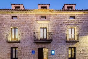 Hotel YIT La Casona del Arco