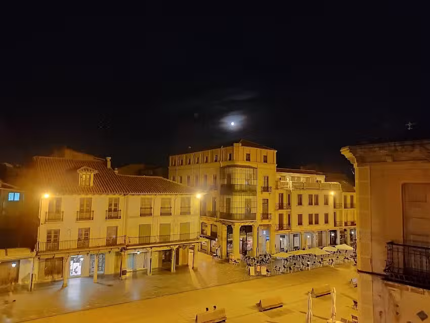 Housing Le&oacute;n Apartamentos Fauno